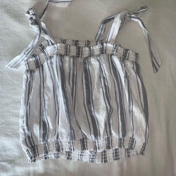 Cropped Top - Picture 3 of 3